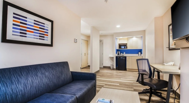 Четырёхместный люкс Holiday Inn Express & Suites Langley by IHG