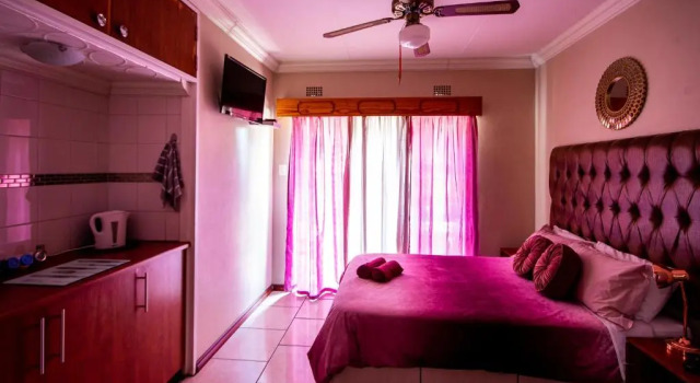 Люкс Invite Guest House - Self Catering Accommodation in Vanderbijlpark