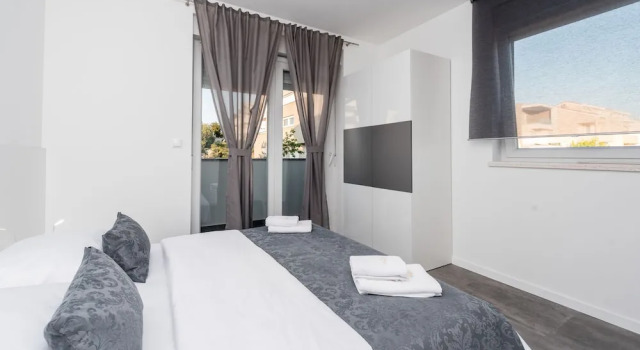 Апартаменты Luxury с 2 комнатами с балконом и с видом на море Villa Magnifica apartments with pool