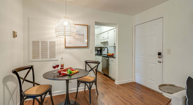 Nashville - 1808 State St #208, Забронировать Дом для отпуска Коттеджи Нэшвилл, рядом с Университет Вандербильта, Коттедж