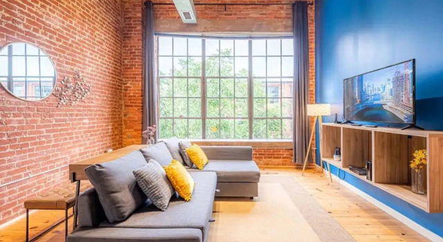 Коттедж 2 Bedroom Historic Brick Getaway with Wifi