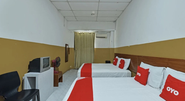 Люкс OYO 90794 Maple Hotel
