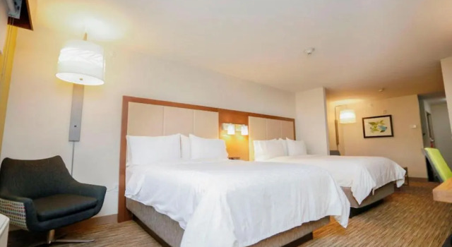 Четырёхместный номер Standard Holiday Inn Express