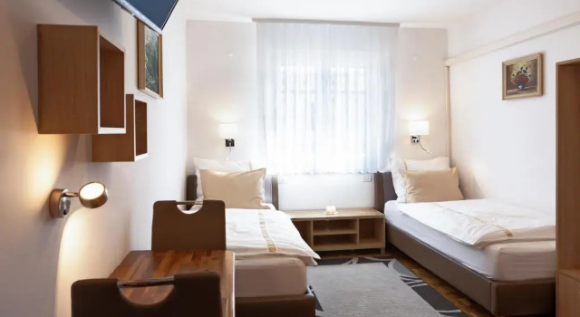 Rooms Gril, Prenota Hotel Postumia 
