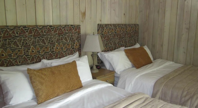 The Surf Lodge and Pub, Book Hotel Gabriola 