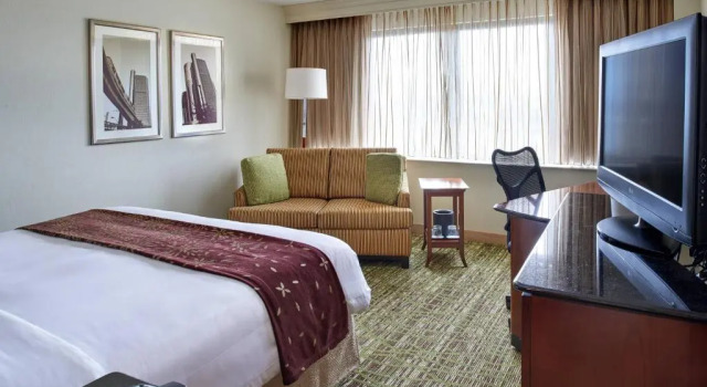 Номер Standard Detroit Marriott Livonia