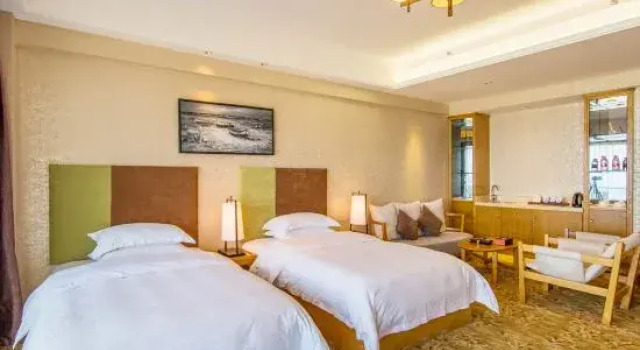 Семейный люкс с видом на сад Days Hotel Suites by Wyndham Yangjiang