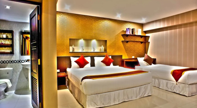 Трёхместный номер Deluxe с балконом Chateau de Sukhumvit