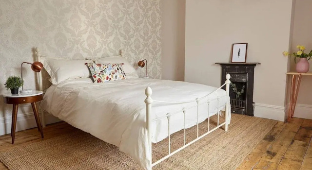 Chic Top Floor Apartment in the Heart of Westbourne Arcade