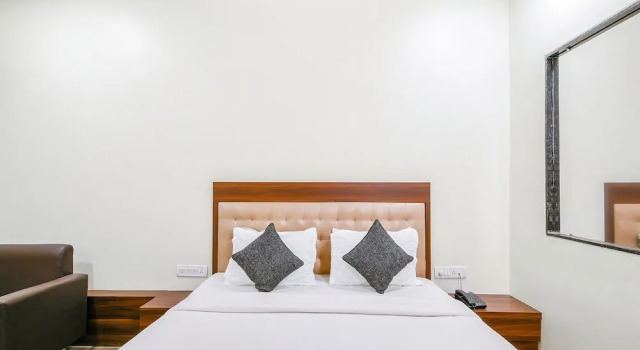 OYO 7057 Global Inn