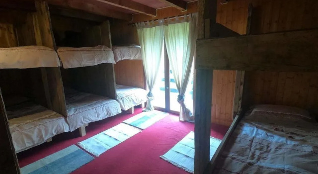 Namasté chalet hostel, Забронировать Шале Отели Тинь с парковкой, Парковка
