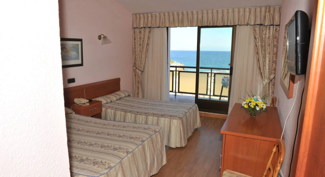 Hotel Alfar, Забронировать Отель Отели Арнуэро 3 звезды, 3*