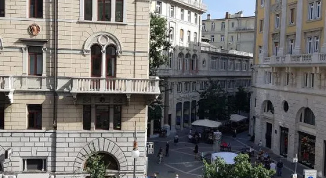 Трёхместный люкс Superior Trieste Center Rooms & Apartments - Fiori di Trieste