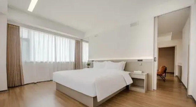 Люкс Business Qianxi Dongfang Hotel (Taiyuan East Zhonghuan Road)