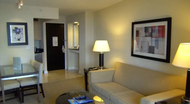 Четырёхместный номер Standard c 1 комнатой с балконом и с видом на город Gallery One Private Condos