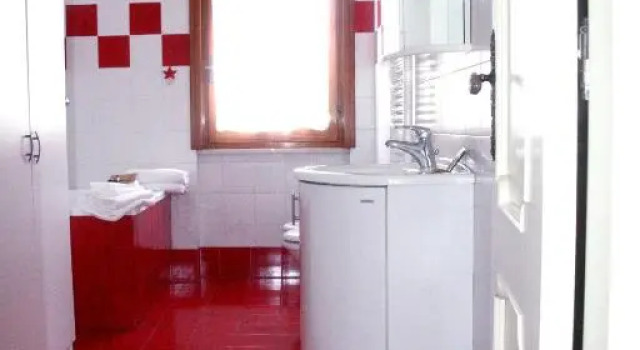 Standard- tredobbelt værelse Ari B&B