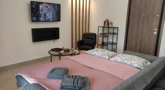 Grey Swan - Modern & Stylish apartment with Private Parking, Rezerwuj Apartament Hotele w Pelion z parkingiem, Parking