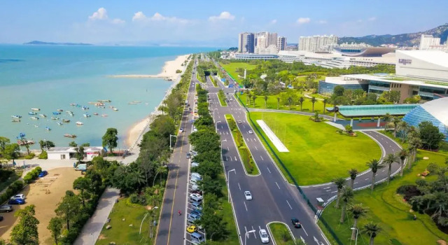 Двухместный номер Standard Yuehua Hotel Xiamen Seaside Hotel corridor leads to the stone exhibition hall