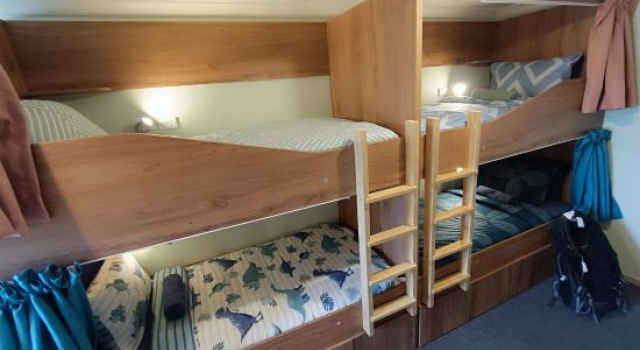 Кровать в общем номере Adventure Taupō Hostel