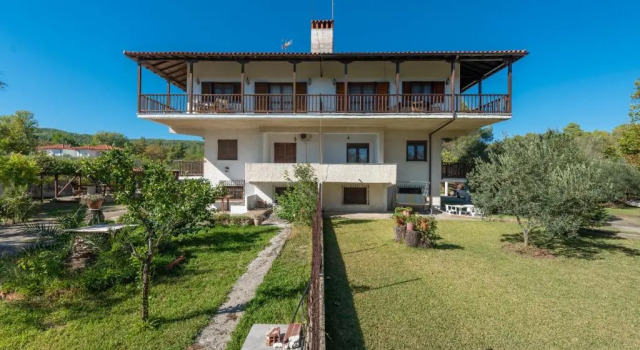 Апартаменты Antigoni's Apartment