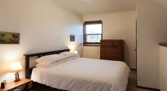 Heartbreak Pet and Family-Friendly Hood River Home by RedAwning, Забронировать Отель Отели Худ-Ривер с парковкой, Парковка
