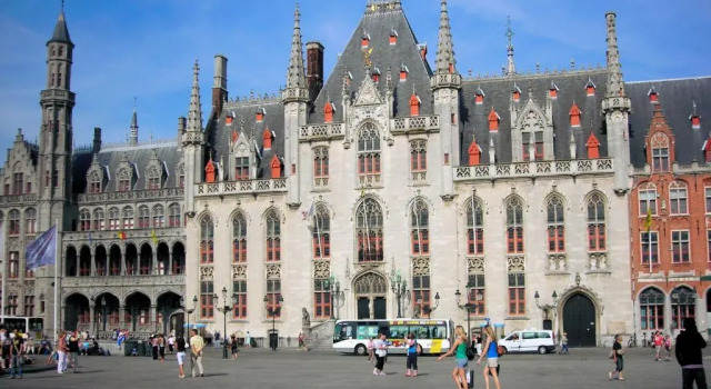 Huyze Die Maene