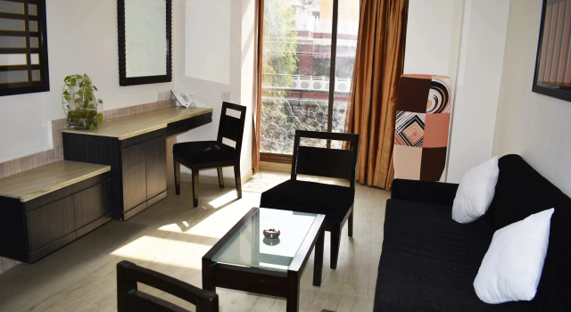 1 BHK Serviced Apartment in Gurugram, Забронировать Апартаменты/квартира Гургаон Gurgaon Region, рядом с Sector 44