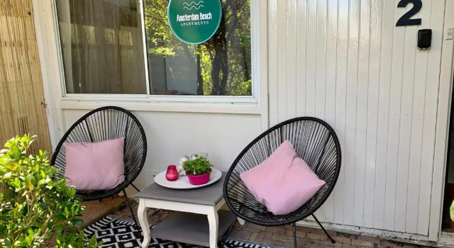 Апартаменты Amsterdam Beach Apartment 2, Private Garden