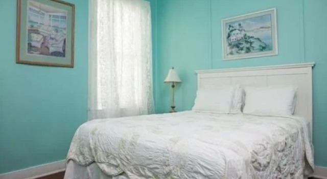 Blue Parrot Inn