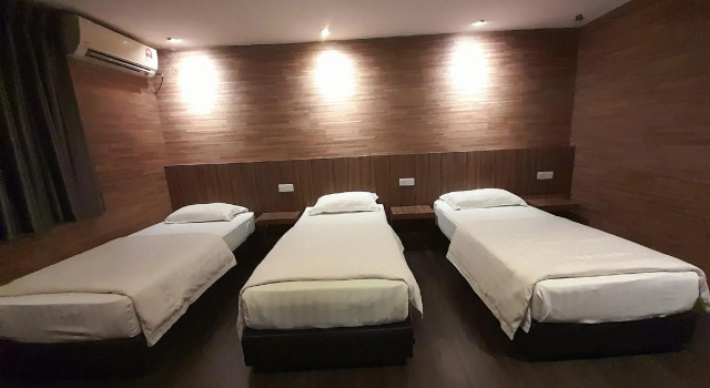 Трёхместный номер Standard Talents Motor Park Hotel