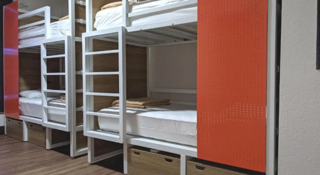 Кровать в общем номере Amsterdam Hostel