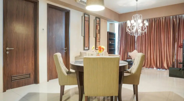 Lavish Cozy Stay 2BR at St. Moritz Apartment, Prenota Appartamento Hotel a Giacarta con piscina, Piscina