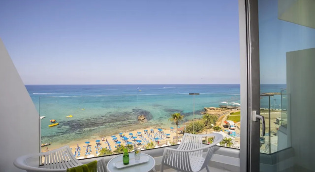 1 slaapkamer Comfort Tweepersoonskamer met balkon en  aan het strand Silver Sands Beach Hotel