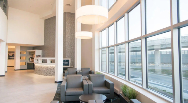 The Grand Winnipeg Airport Hotel by Lakeview, Varaa Hotelli Liikematkailuhotellit kohteessa Manitoba, 4* 5*