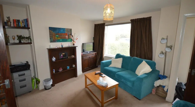 2 Bedroom Charming House With Free Parking