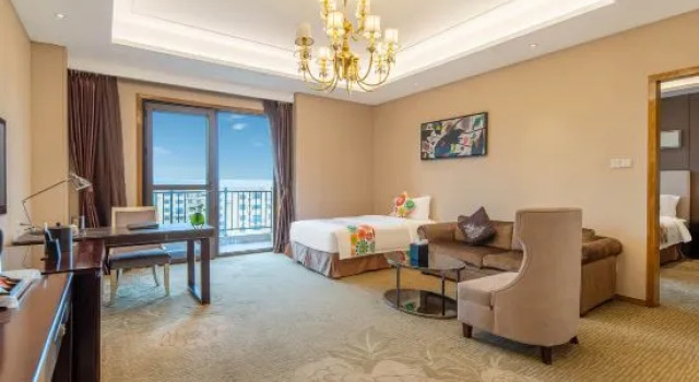 Семейный люкс Deluxe с 2 комнатами Haiyang Shenglong Jianguo Hotel