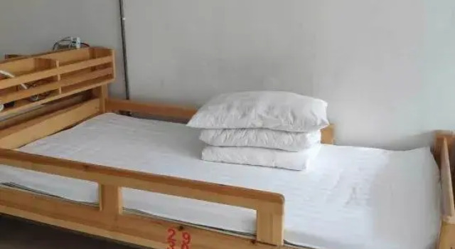 Кровать в общем номере (женский номер) Shangjian Taikongcang Hotel Beijing Jinsong Subway Station