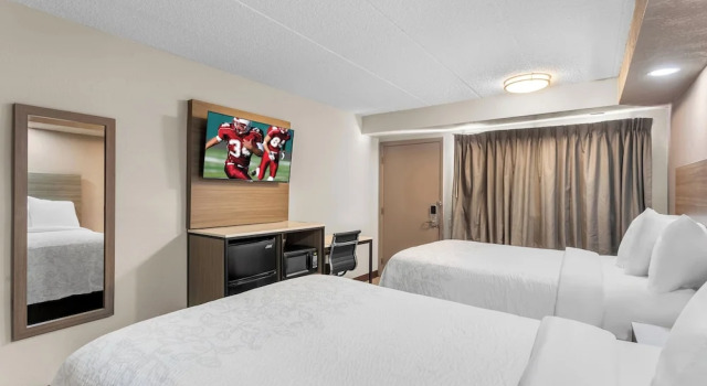 Четырёхместный номер Standard с балконом Red Roof Inn PLUS Chicago - Hoffman Estates