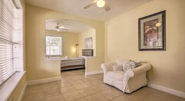 Коттедж с 5 комнатами с балконом Luxury Palm Coast Home w/ Dock & Game Room!