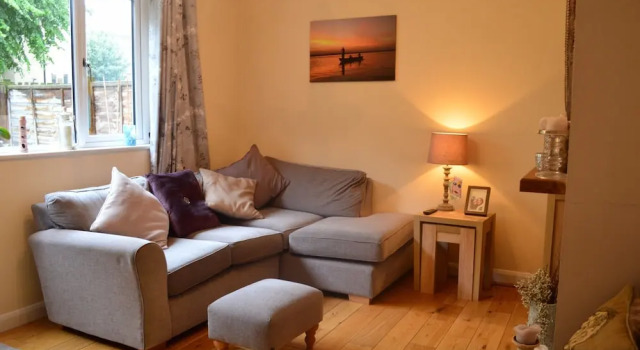 2 Bedroom Maisonette With Garden in Bow, Забронировать Дом для отпуска Виллы Большого Лондона, Вилла