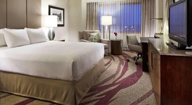 Двухместный номер Deluxe с балконом Hilton Long Beach Hotel