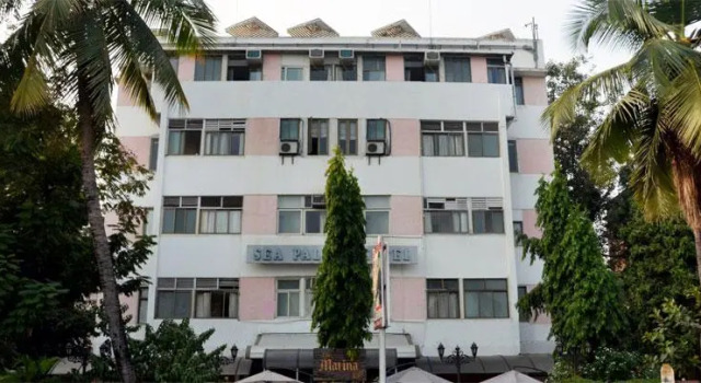 Кровать в общем номере Sea Palace Hotel - near Gateway of India