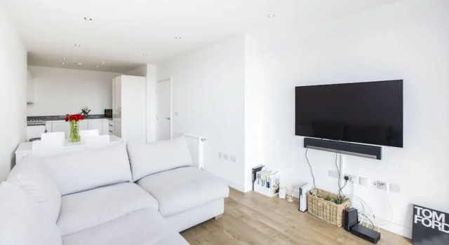 Bright 1 Bedroom East London Apartment with Balcony, Забронировать Апартаменты/квартира Апартаменты Лондона, рядом с ABBA Arena, Апартаменты/квартира