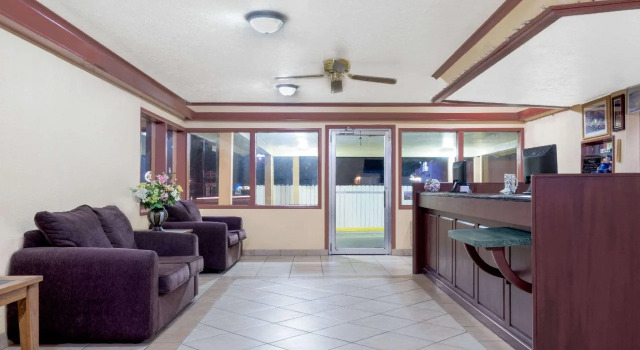 Silver Spur Vintage Inn & Suites, Buchen Sie Hotel Dodge City Kansas
