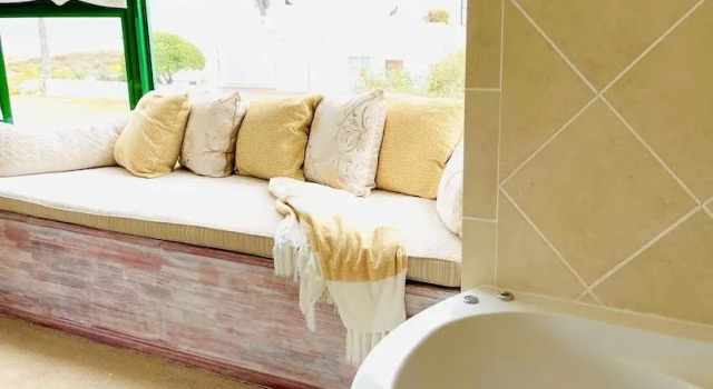 Двухместный номер Standard с балконом и с видом на океан Sandras Guest House