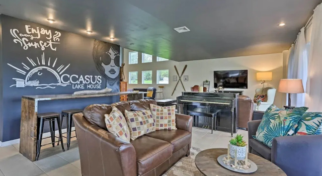 Luxe Lakefront Family Cottage: Private Beach, Dock, Book Hotel Bethel New York State