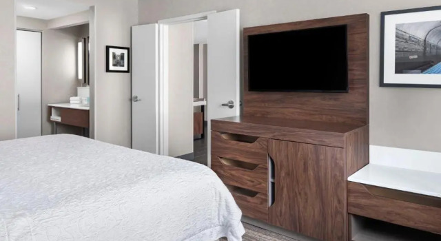 Четырёхместный люкс c 1 комнатой Hampton Inn & Suites Chicago-Downtown