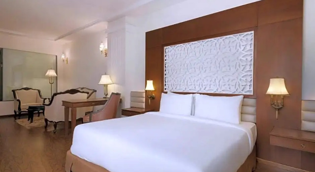 Люкс Ramada Plaza by Wyndham Chandigarh Zirakpur