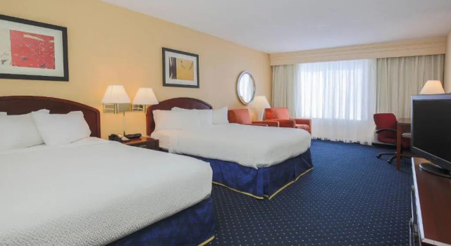 Четырёхместный номер Standard Courtyard by Marriott Flint Grand Blanc