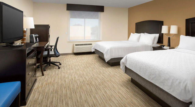 Четырёхместный номер Standard Holiday Inn Express Uvalde by IHG